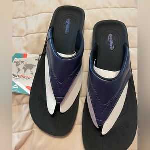 Aerothotic flip flops. NIB, size 8, navy. Original Orthotic Comfort!